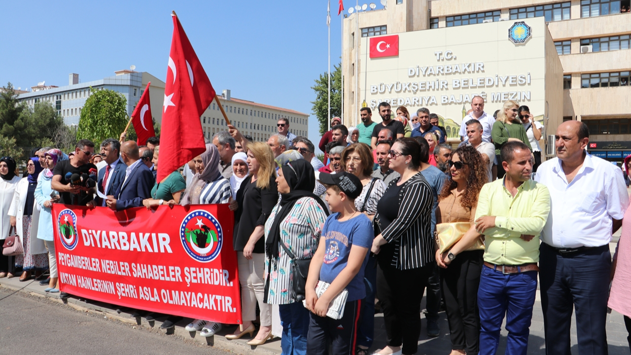 Şehit ve gazi yakınlarından kayyumlara destek!
