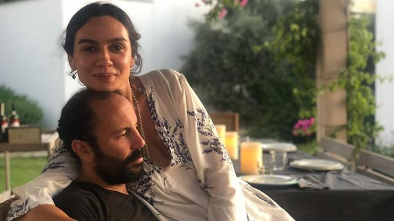 Ünlü çiftten romantik paylaşım!