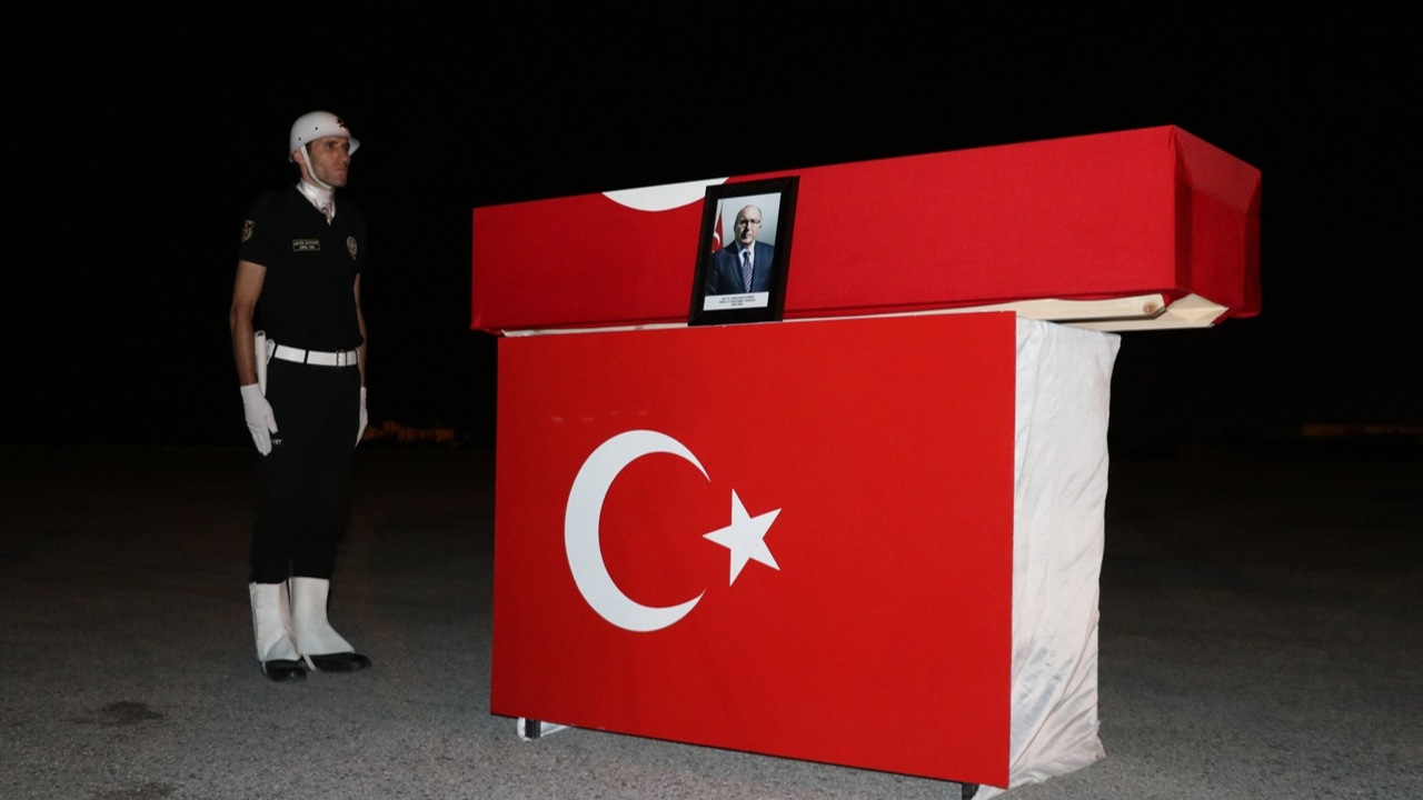 Haluk Dursun için Van'da buruk tören...