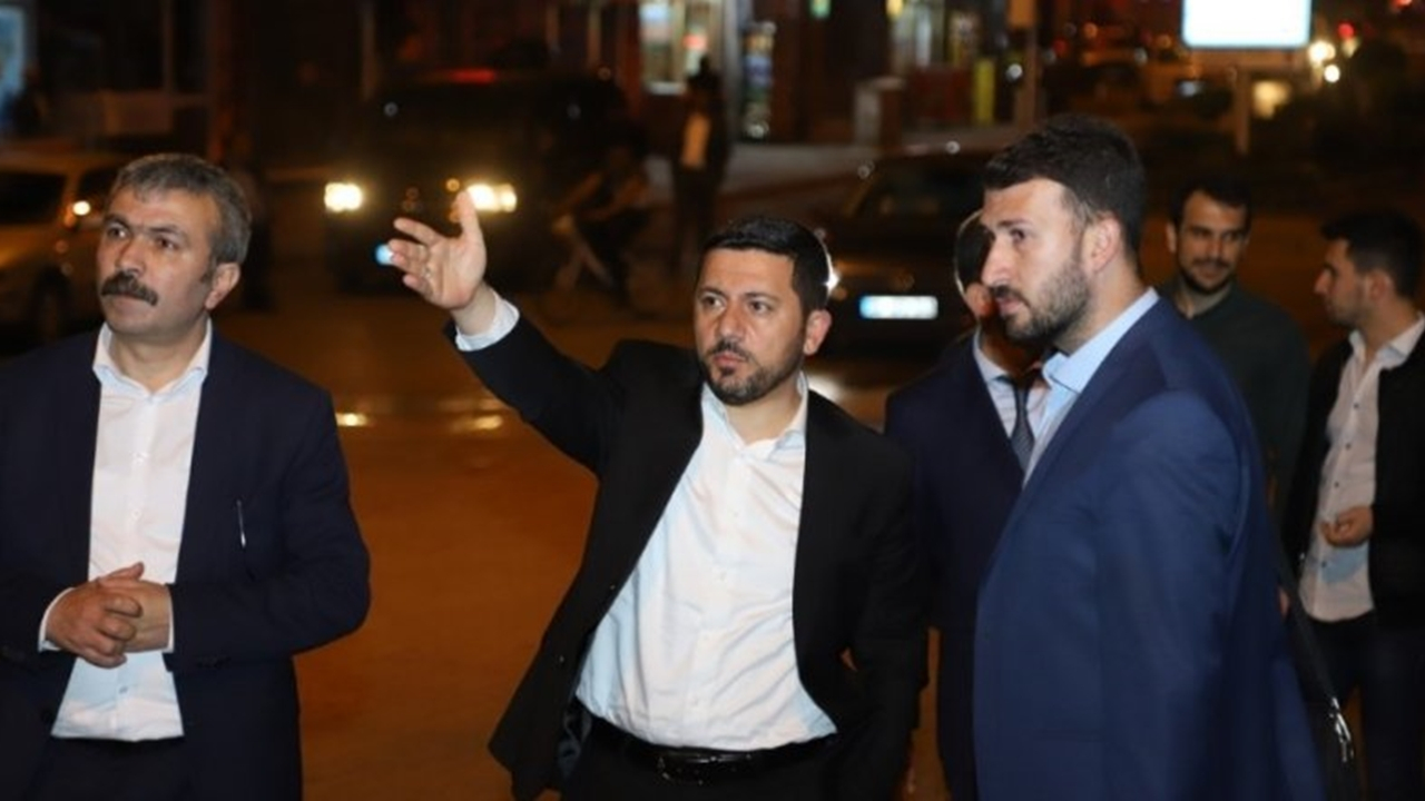 Nevşehir'de Belediye Başkanı Rasim Arı ve belediye ekipleri gece mesaisinde