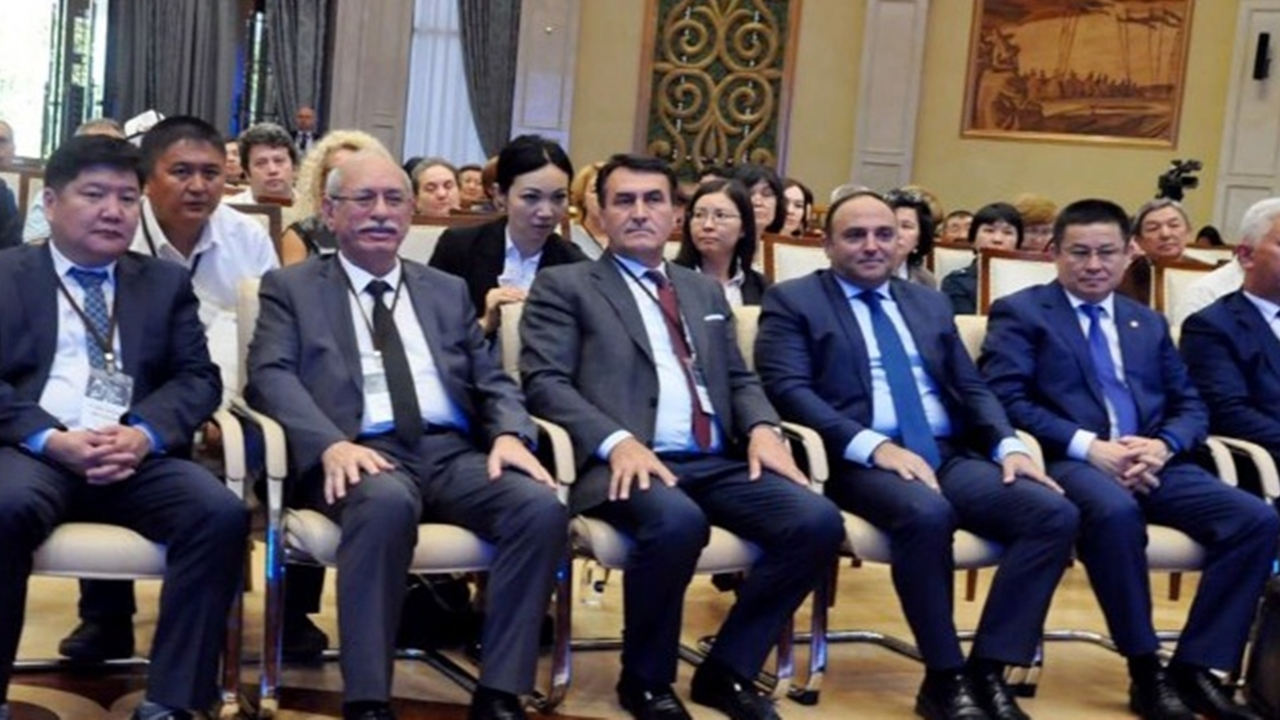 Bursa'da Mustafa Dündar’dan Türk dünyasına birlik mesajı