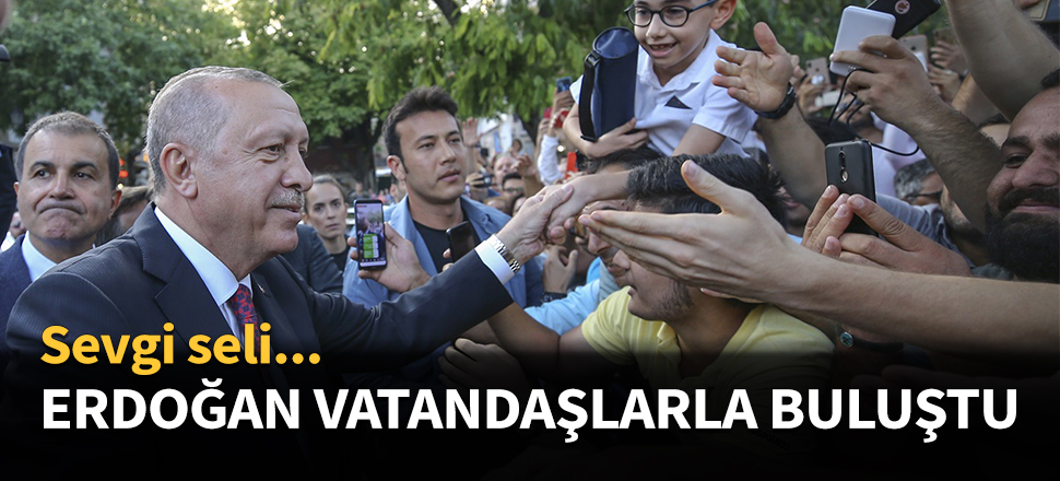Erdoğan, Sultanehmet'te vatandaşlarla buluştu!