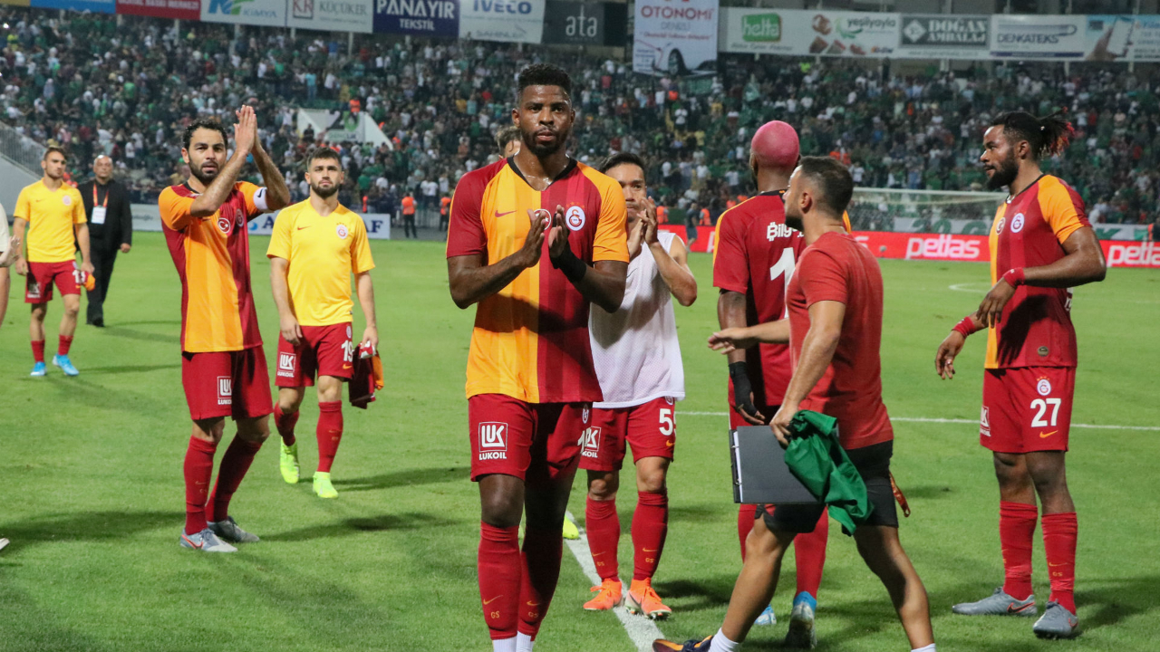 Galatasaray çifte ayrılığı KAP'a bildirdi!