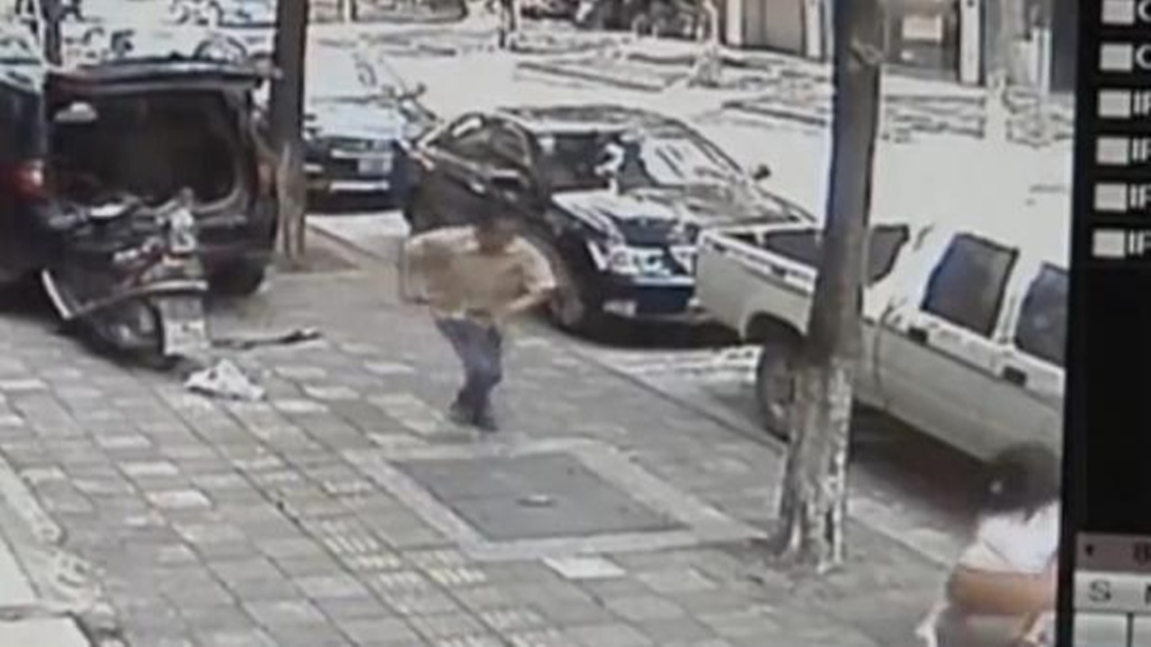 Karısına motorla çarpıp, palayla saldırdı!