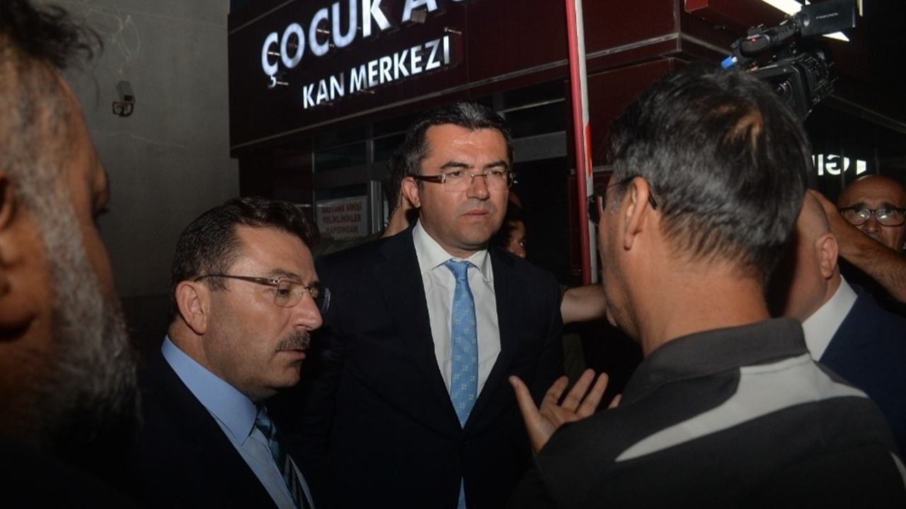 Erzurum'da Vali Okay Memiş yaralı polisi hastanede ziyaret etti