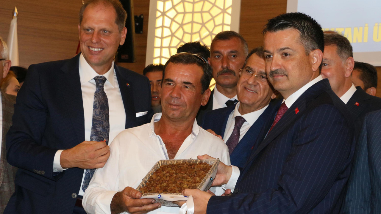 Manisa'da Bakan Bekir Pakdemirli, üzüm rekoltesini açıkladı