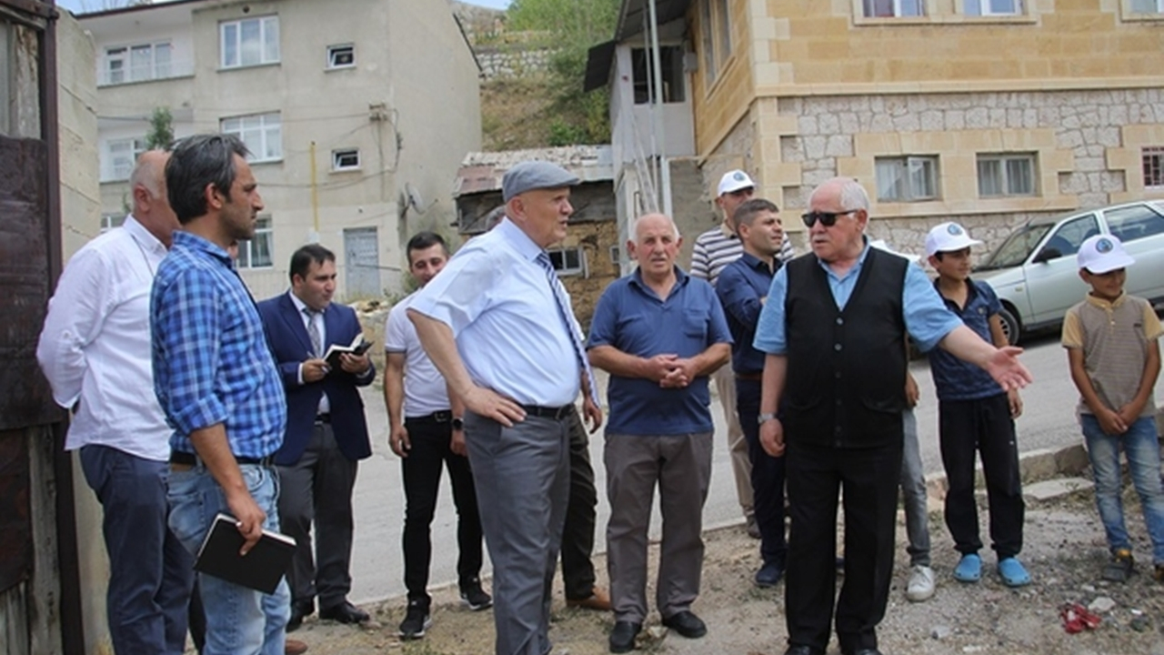 Bayburt'ta Başkan Hükmü Pekmezci, Karasakal Mahallesi’nde incelemelerde bulundu