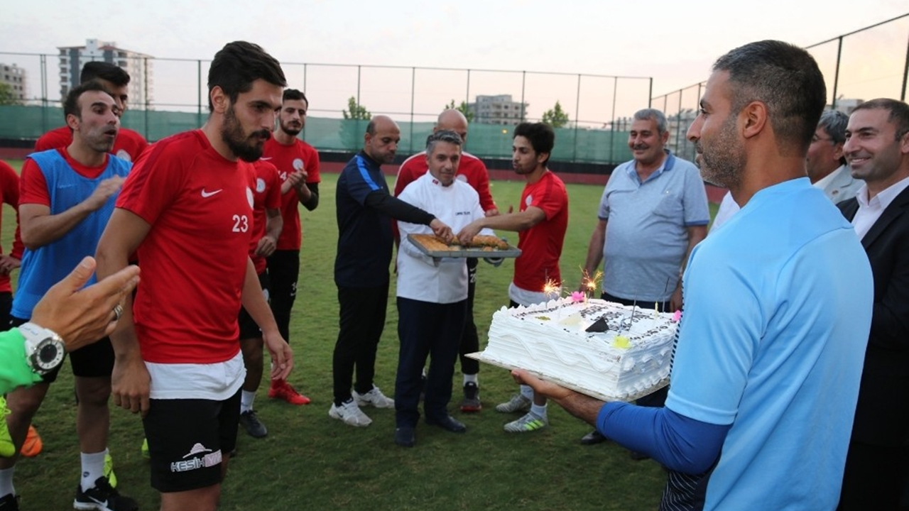 Şanlıurfa'da Mustafa Aslan’dan Karaköprüspor’a moral ziyareti