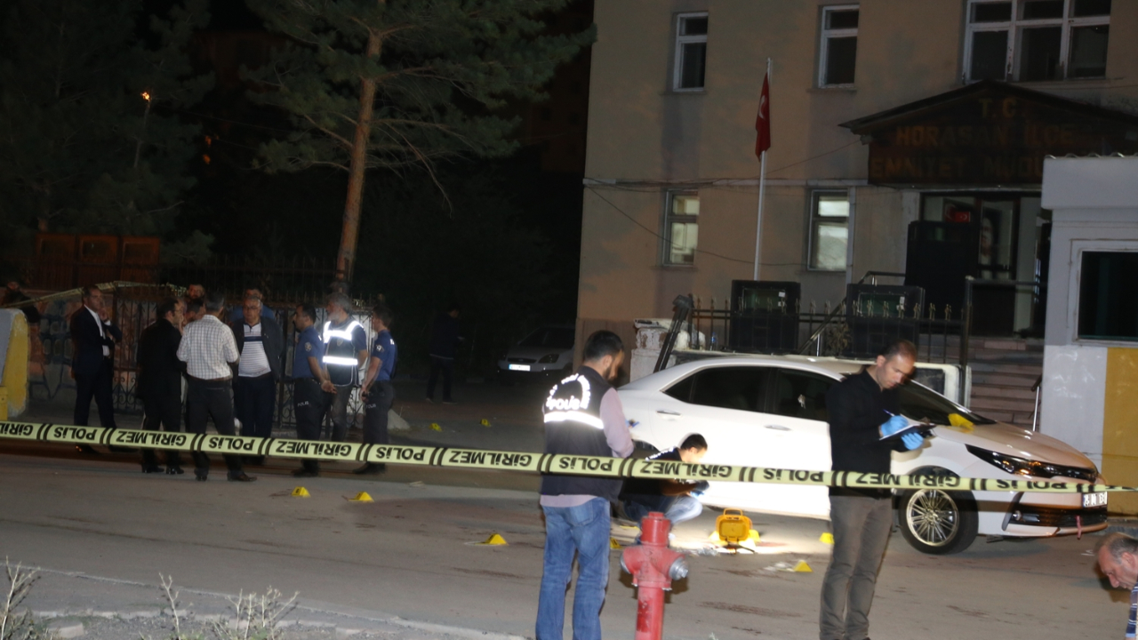 Emniyet önünde çatıştılar: 2 ölü, 5 yaralı...