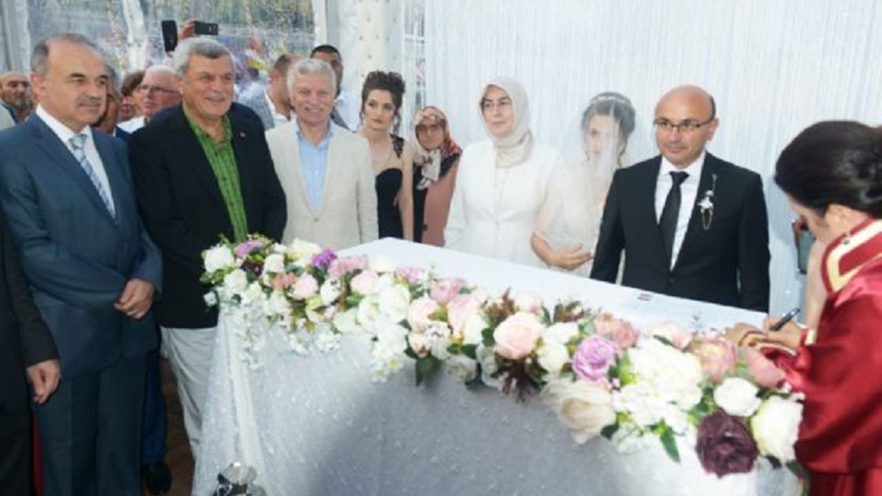 Yalova'da Başkan Metin Oral dünya evine girdi