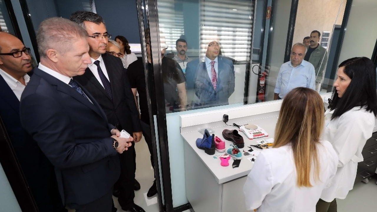 Gaziantep'te Vali Davut Gül, Naci Topçuoğlu MYO’yu ziyaret etti