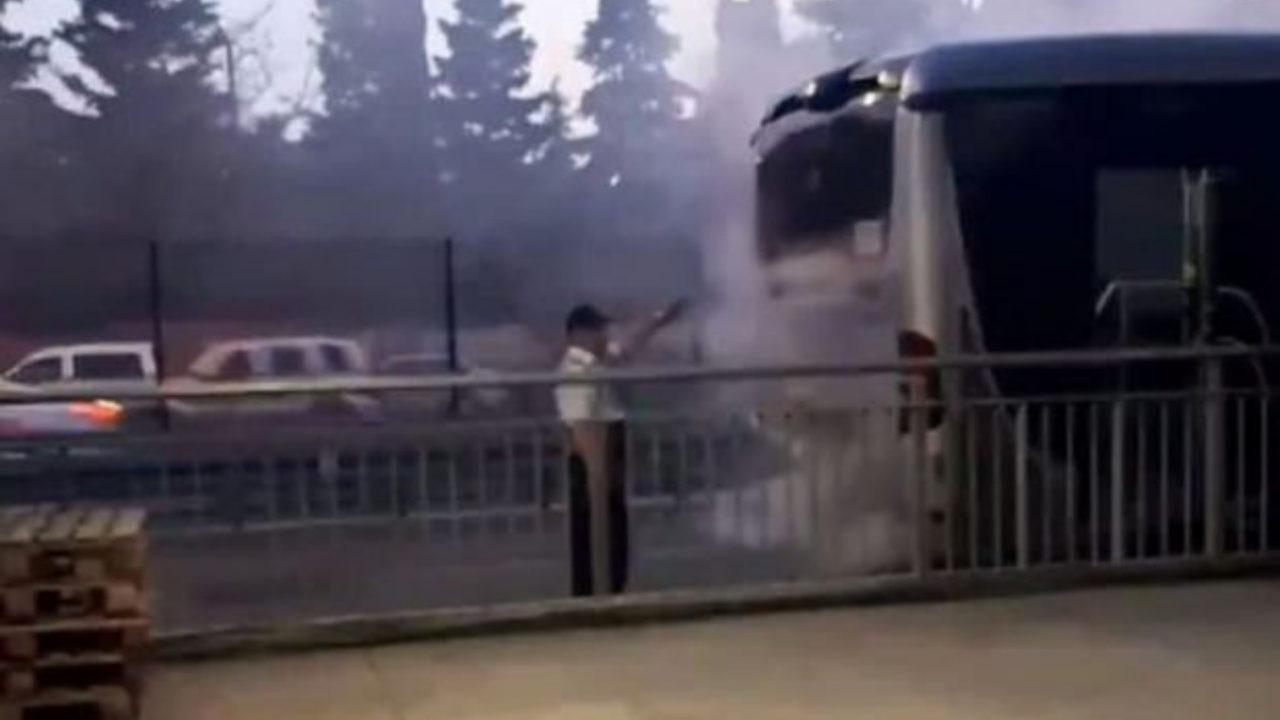 Avcılar'da metrobüs yangını!