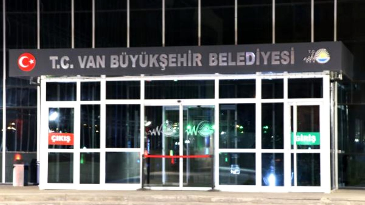 Van'da HDP'li 8 belediye meclis üyesi görevden alındı!