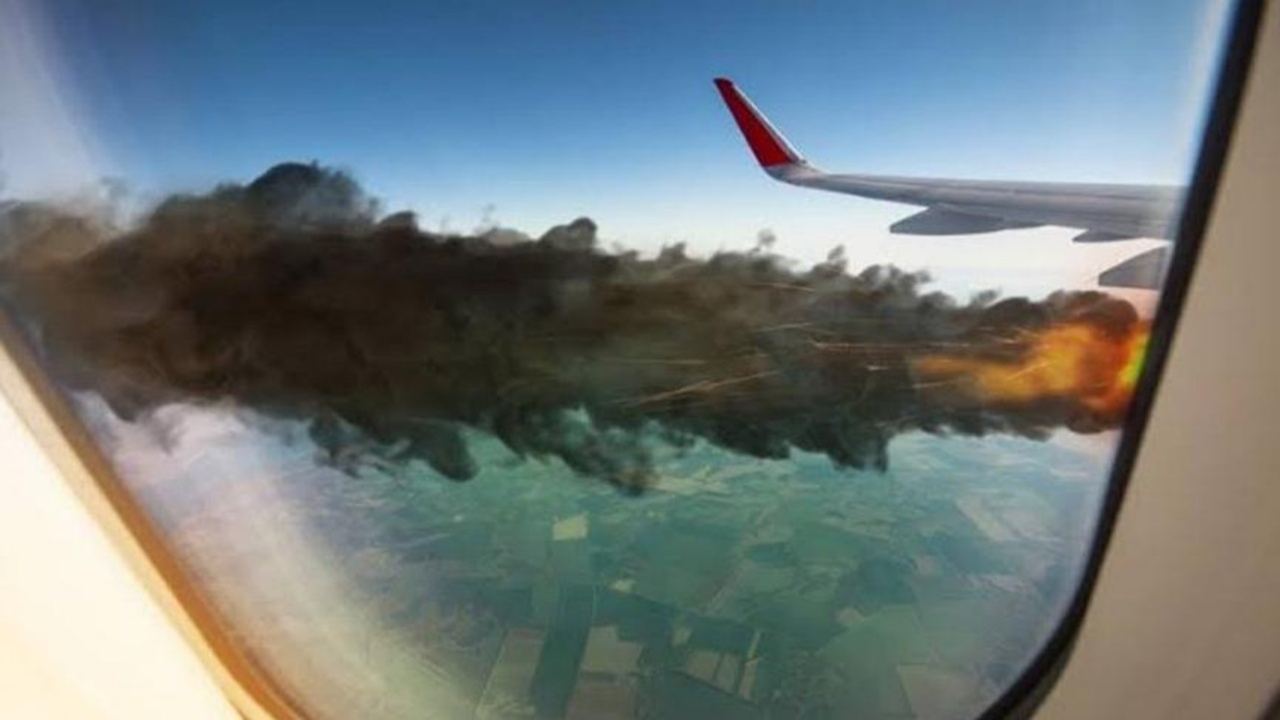 İspanya'da uçak helikopterle çarpıştı!