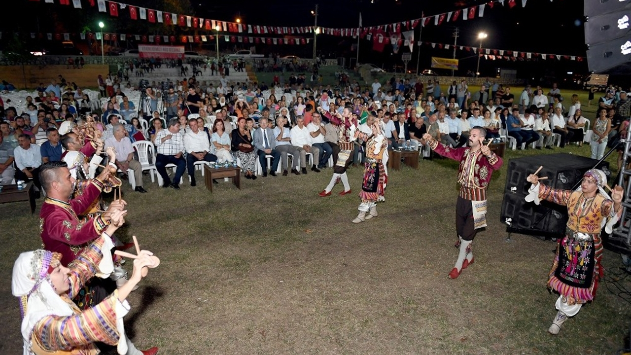 Mersin'de Vahap Seçer: "Mersin’in her tarafından barış ve huzur sesleri yükselsin"