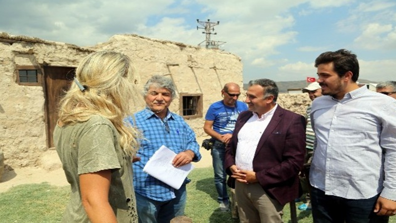 Kayseri'de Başkan Mehmet Cabbar ’Süveyda’ film setini ziyaret etti