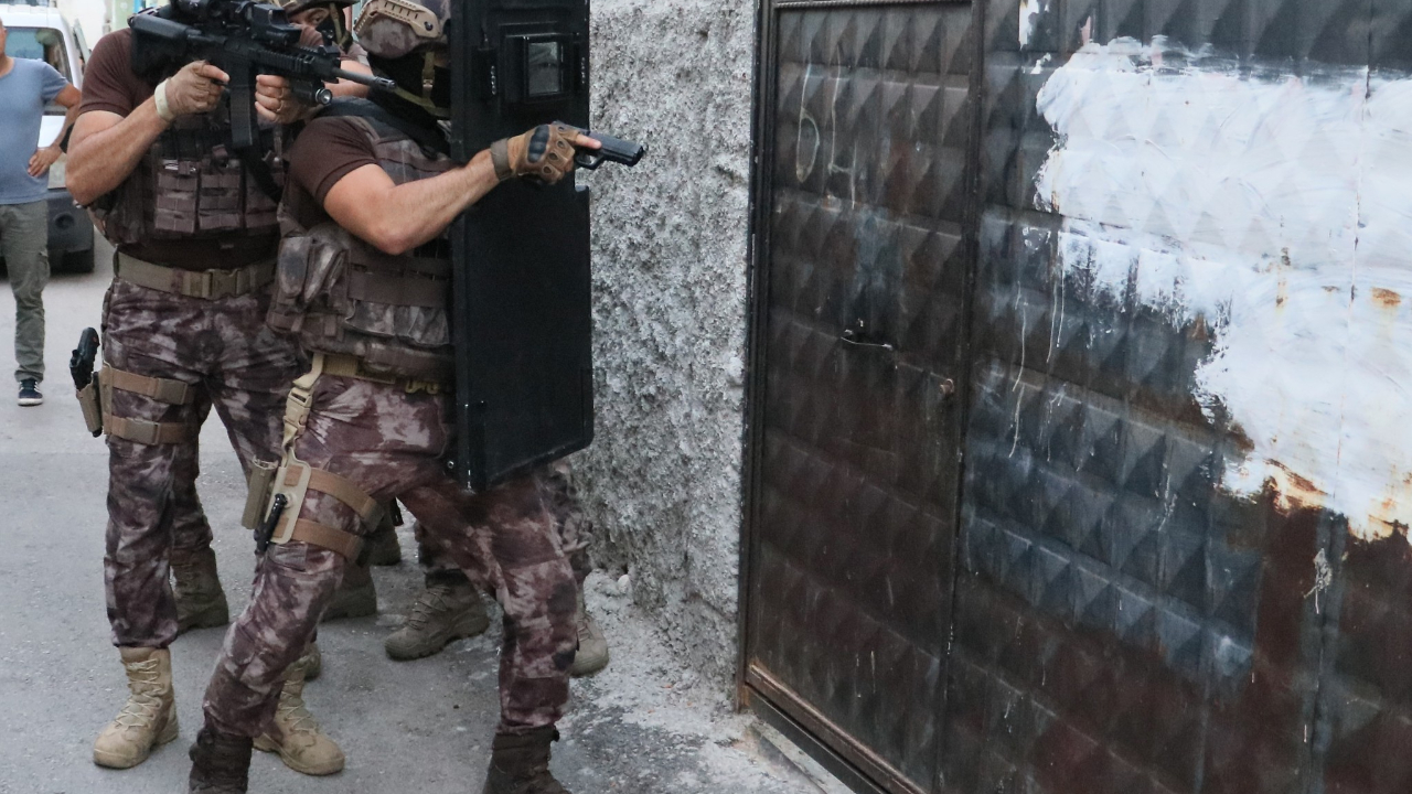 Adana'da şafak operasyonu!