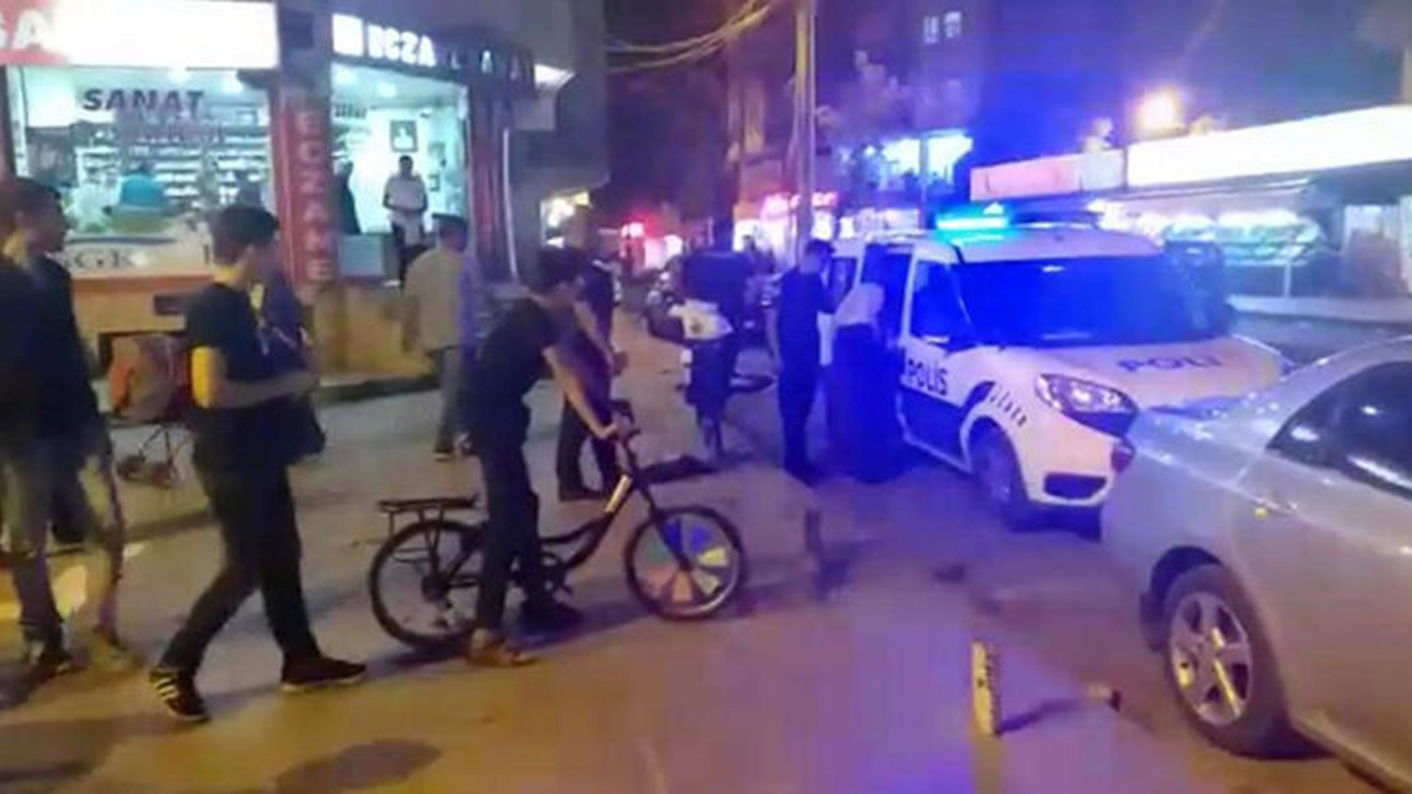 Çocuğuyla beraber kahvehane bastı!
