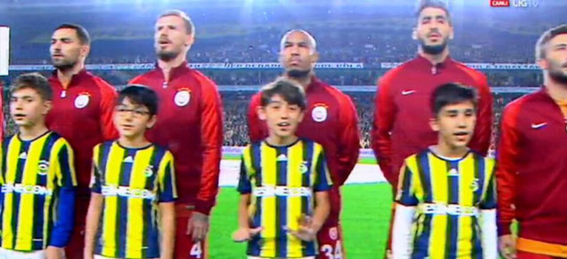 Fenerbahçeli çocuklardan seremonide  '6' sürprizi