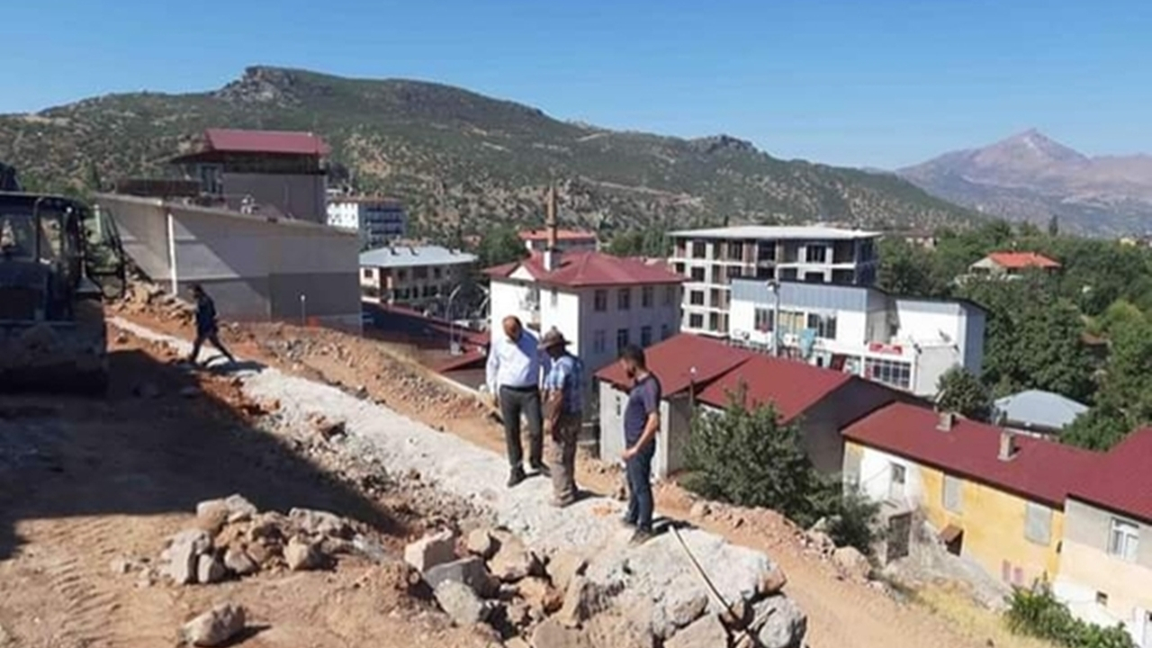 Hakkari'de Başkan Ensar Dündar park yapımını yerinde inceledi