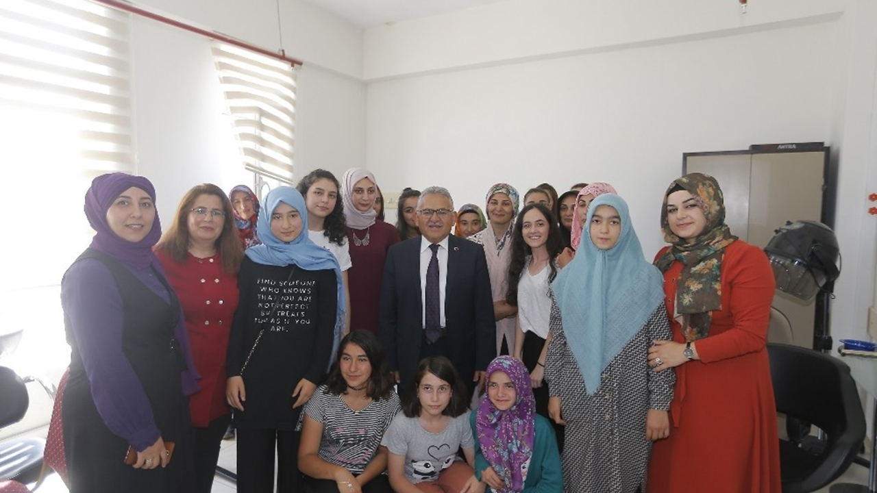 Kayseri'de Başkan Memduh Büyükkılıç, Tomarza’da gerçekleştirilen Vefa Buluşması’na katıldı