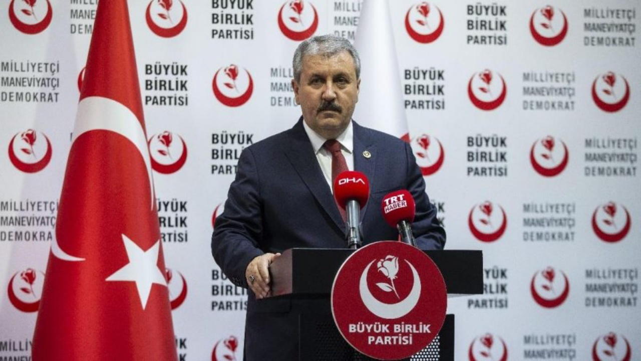 "HDP'nin elindeki tüm belediyelere kayyum atansın"