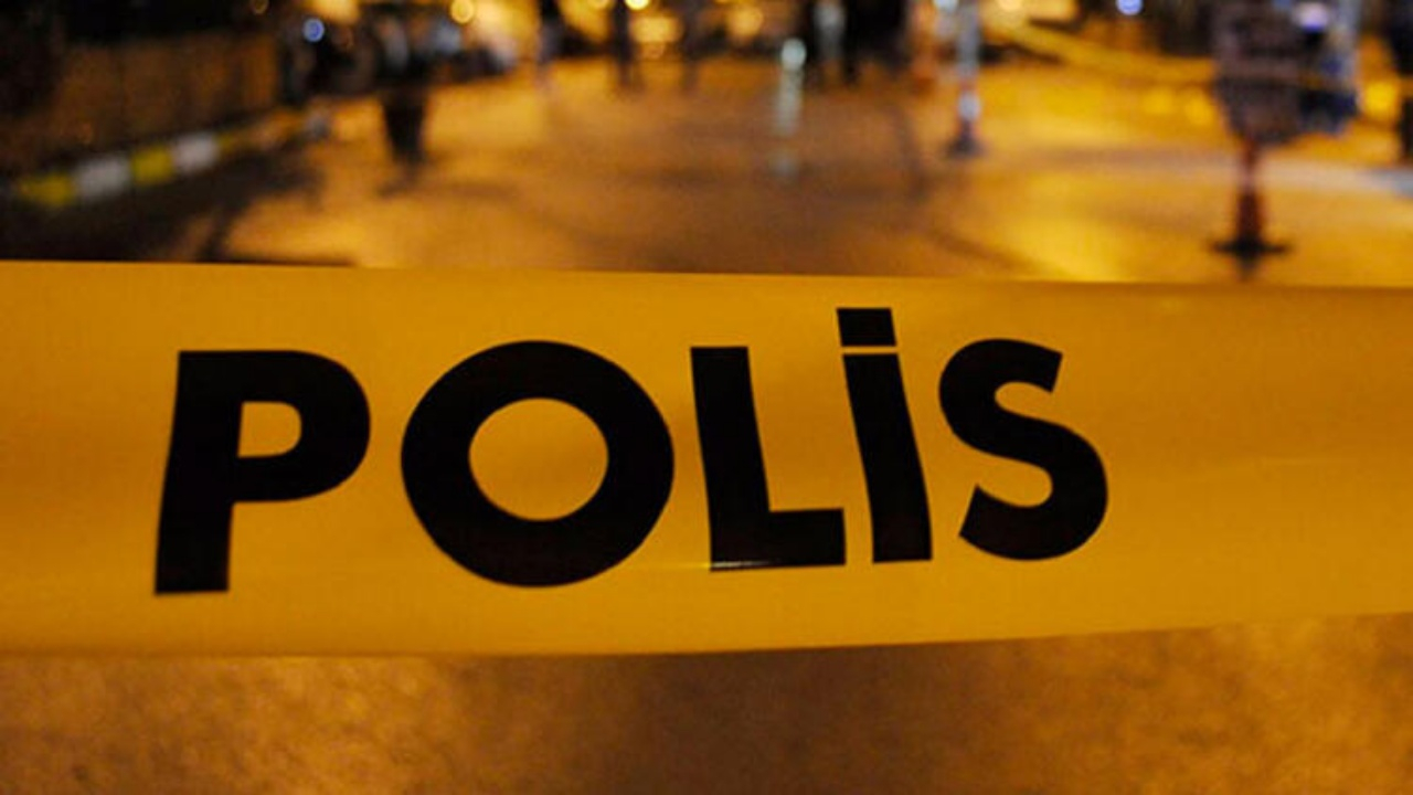 Annesinin boğazını sıkıp öldürdü!