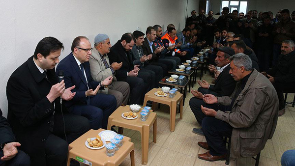 Bakan Albayrak Siirt'te hayatını kaybedenlerin taziyesine katıldı