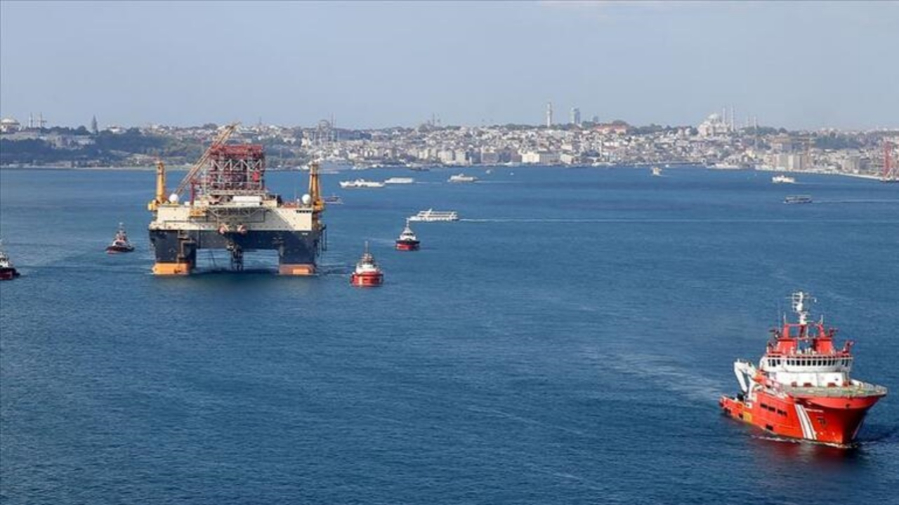 Dev petrol arama platformu İstanbul Boğazı'nda