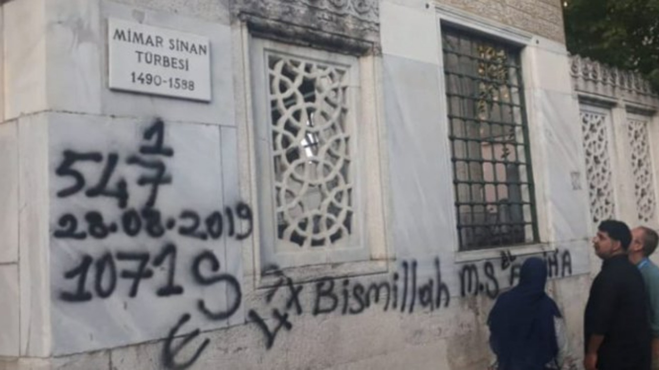 Mimar Sinan'ın türbesine çirkin saldırı!