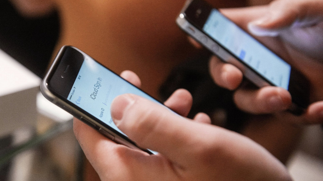 Hackerler iPhone'daki her şeyi görüyor!