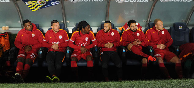 Selçuk İnan Galatasaray yedek kulübesinde olay çıkardı!
