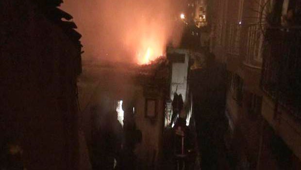 İstanbul'da bir gecekonduda çıkan yangında 3 yaşındaki çocuk feci şekilde can verdi