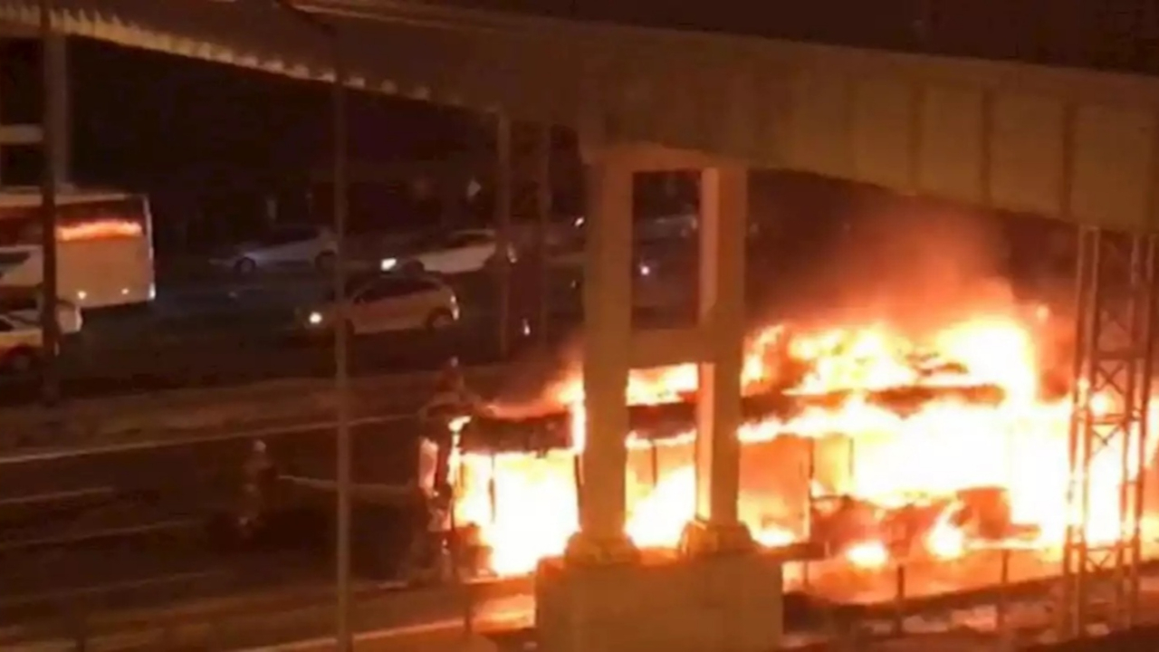TEM'de özel halk otobüsü kül oldu!