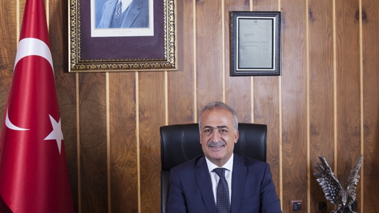 Erzurum'da Prof. Dr. Ömer Çomaklı “30 Ağustos Zafer Bayramımız kutlu olsun”