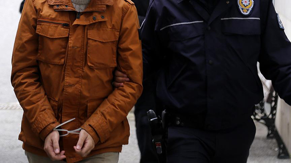 İzmir merkezli FETÖ operasyonunda 42 gözaltı