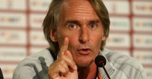 Riekerink'in basın toplantısında büyük gerginlik: 'Nefret ediyorum!'