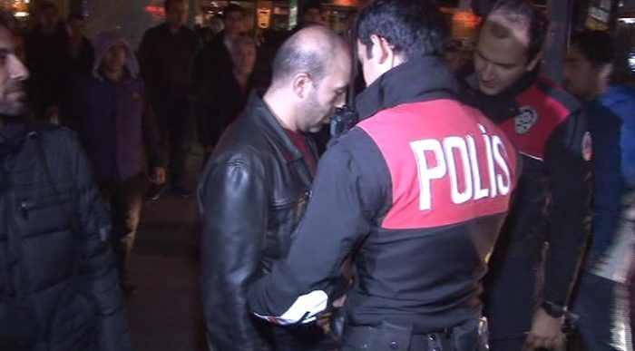 İstanbul'da otobüste silahlı kişi ihbarı polisi alarma geçirdi