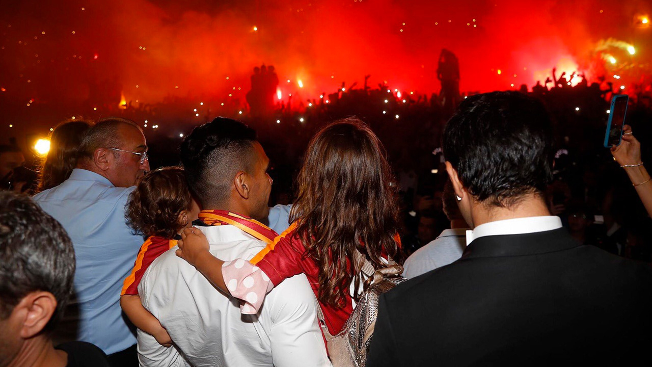 Falcao İstanbul'u ataşe verdi!