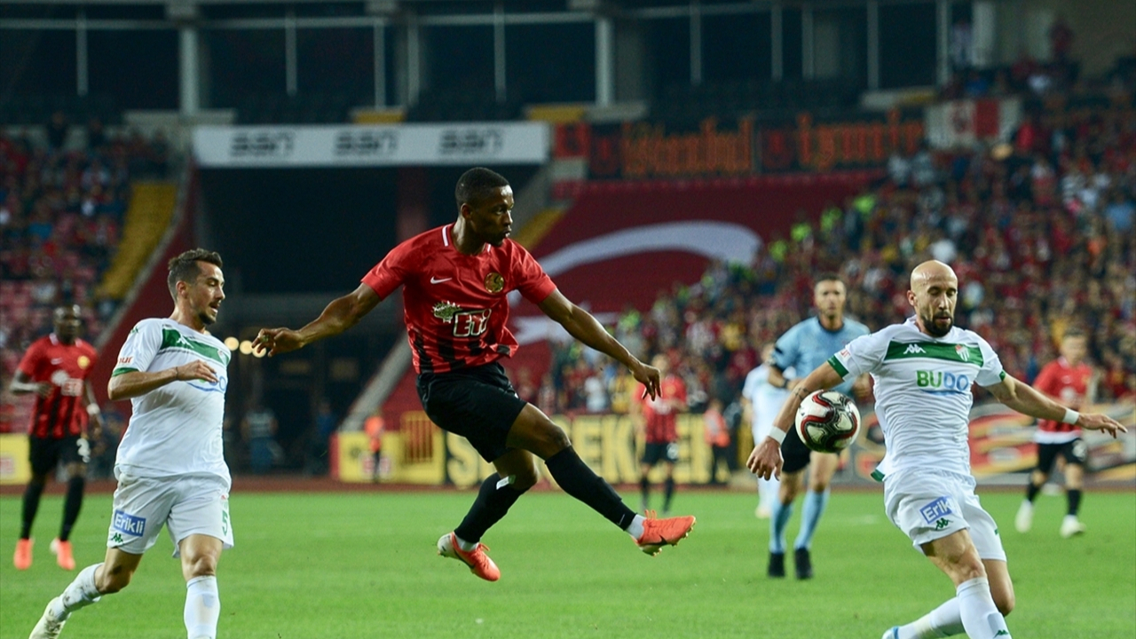 Bursaspor, Eskişehirspor'u 2-0 mağlup etti!