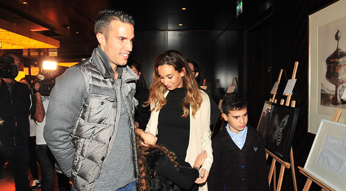 Robin van Persie Suriyeli çocukların sesi oldu
