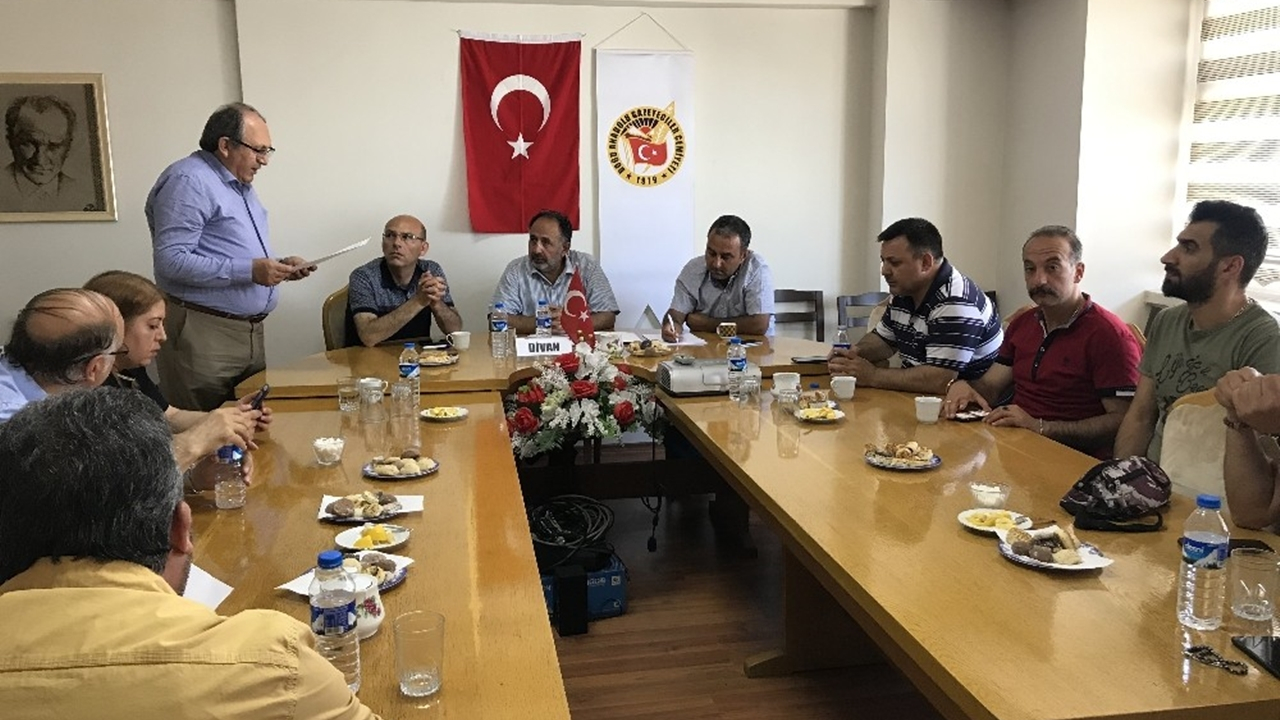 Erzincan'da DAGC Başkanı Feridun Fazıl Özsoy, yerel basının sıkıntılarını dile getirdi