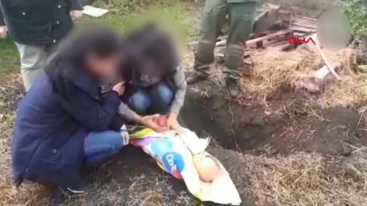 Bebeğini boğup bahçeye gömdü