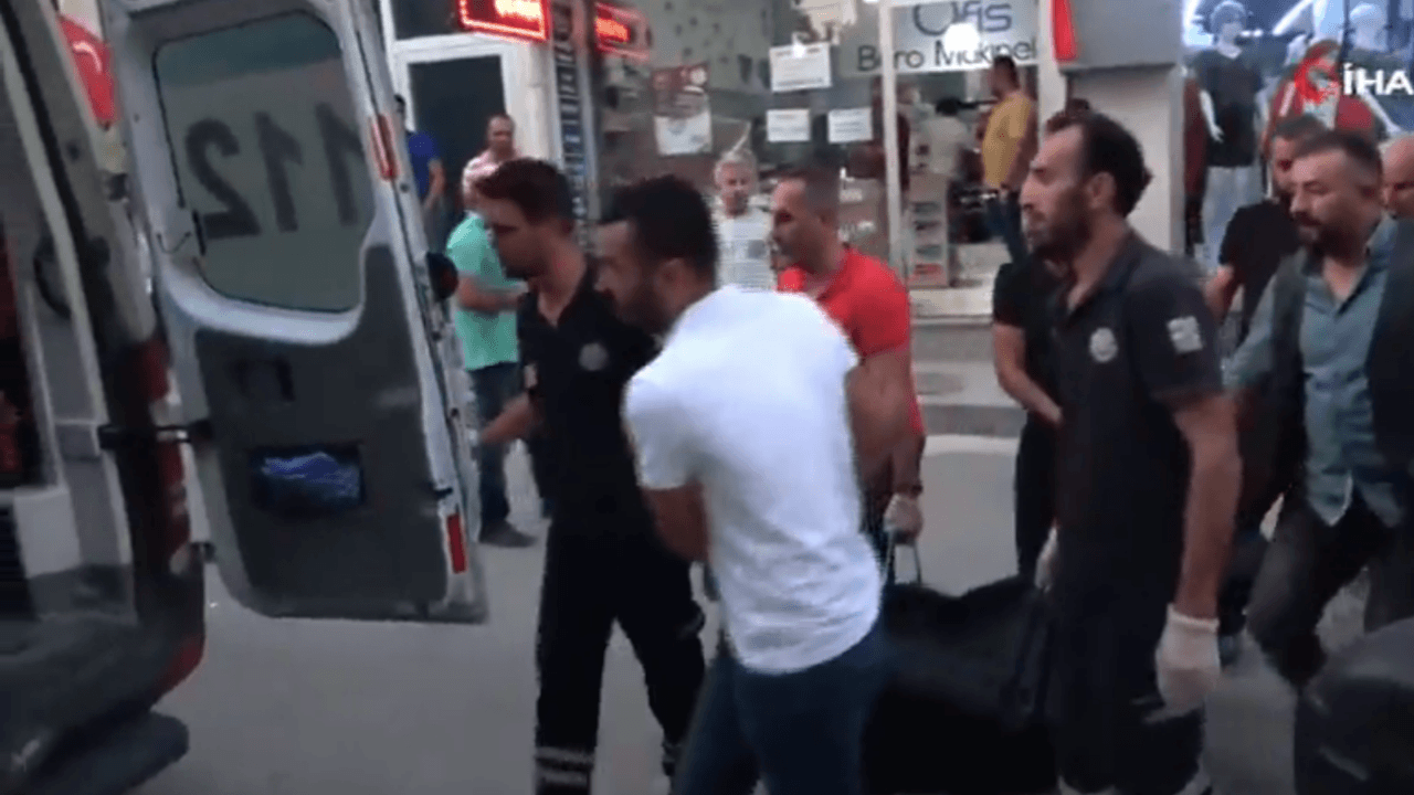 Öfkeli koca eşini tabancayla vurarak öldürdü!