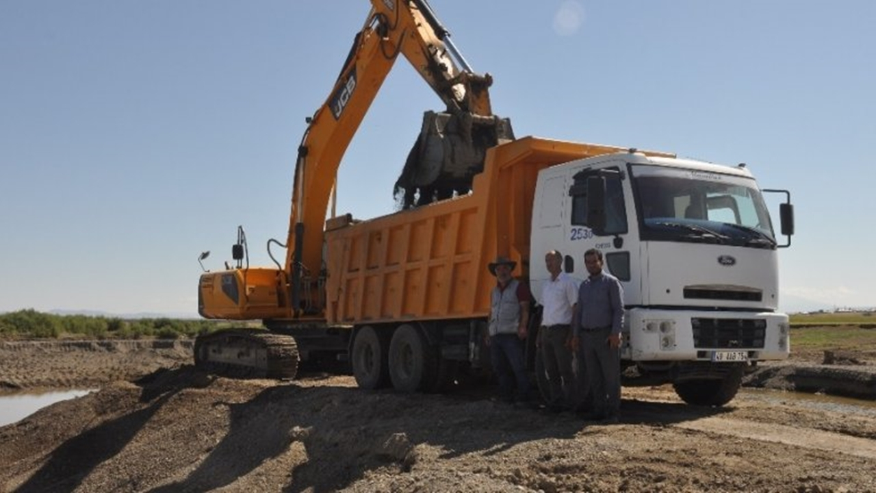Muş Bulanık’ta stabilize yol yapım çalışmaları sürüyor