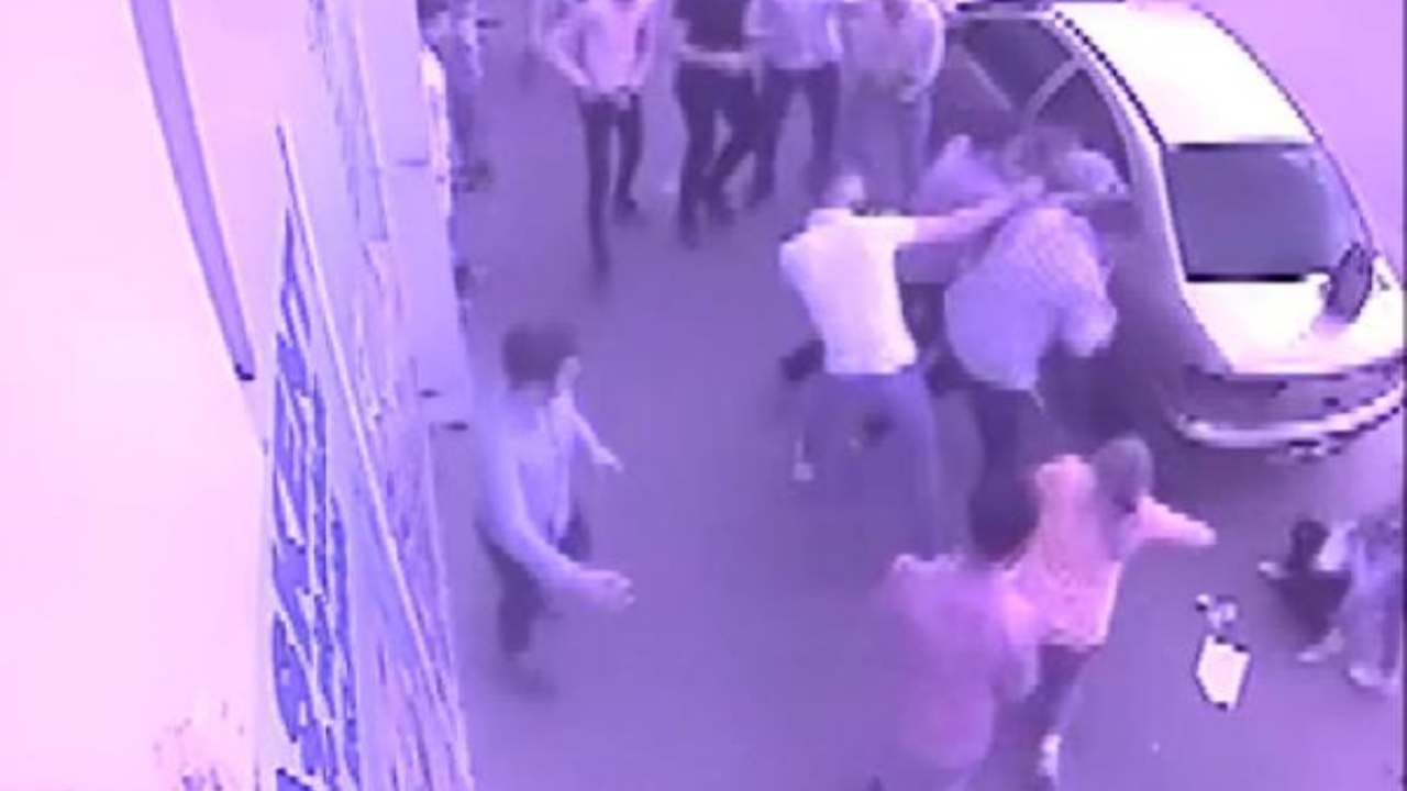 Eski sevgilisini, oğlunun gözü önünde bıçakladı