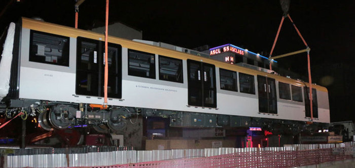 Üsküdar-Çekmeköy Metro Hattı'nda vagonlar raylara indirildi