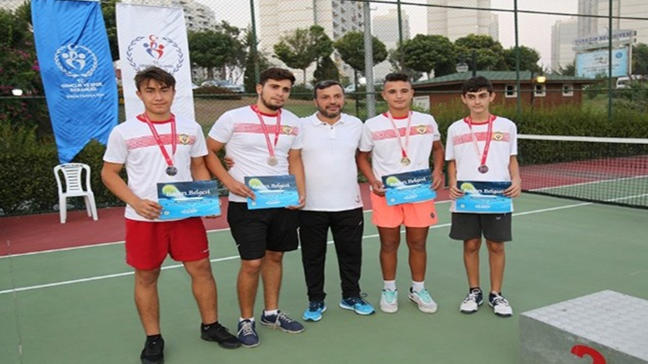 Adana'da Fatih Mehmet Kocaispir: "Sporun ve sporcunun yanındayız"