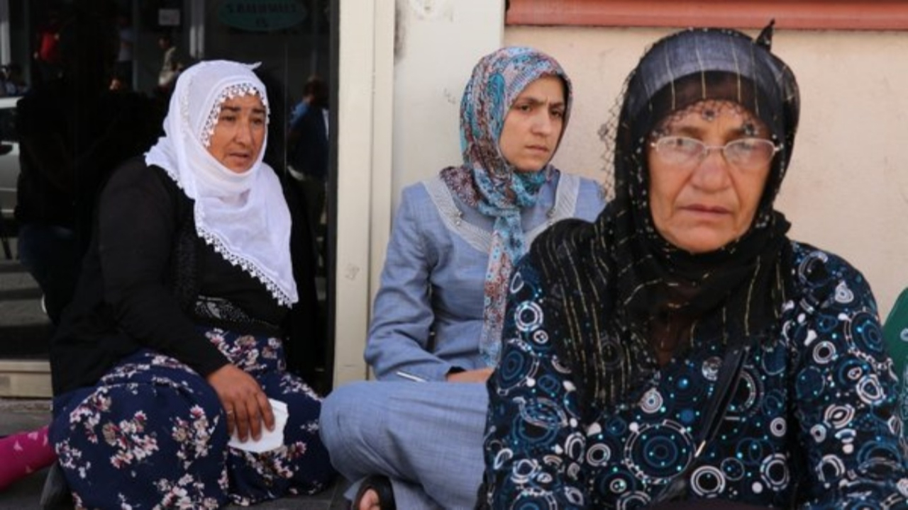 'Bir tarafta analar, diğer tarafta Ekrem'