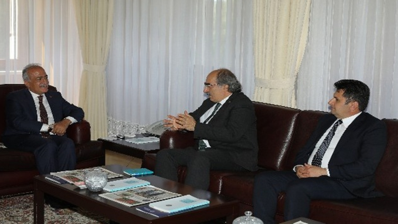 Erzurum'da Prof. Dr. Ömer Çomaklı: “Olgunlaşma Enstitüsüne destek vereceğiz”